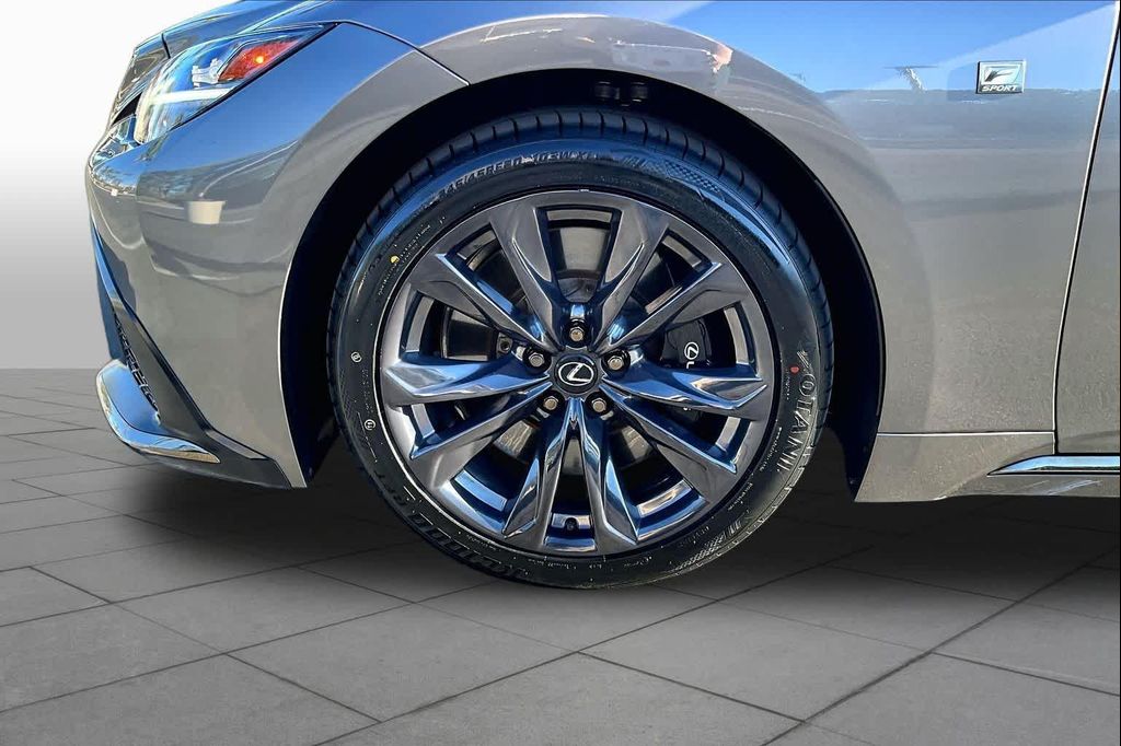 صورة 10 لـ 2023 Lexus LS 500 F SPORT
