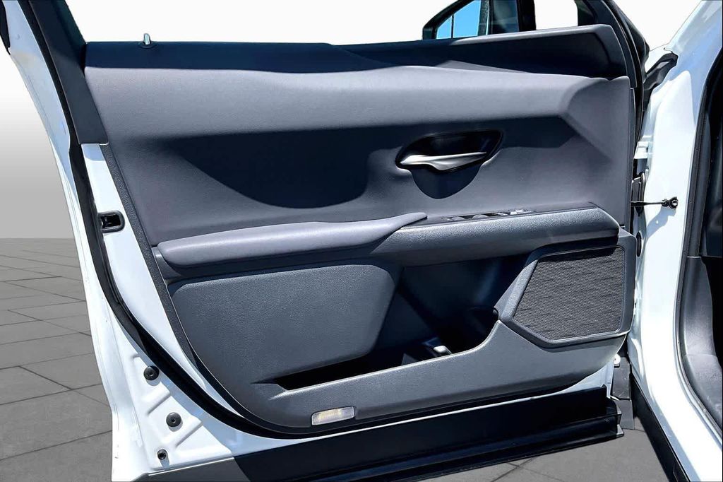 صورة مصغرة 16 لـ 2026 Lexus UX 300H PREMIUM