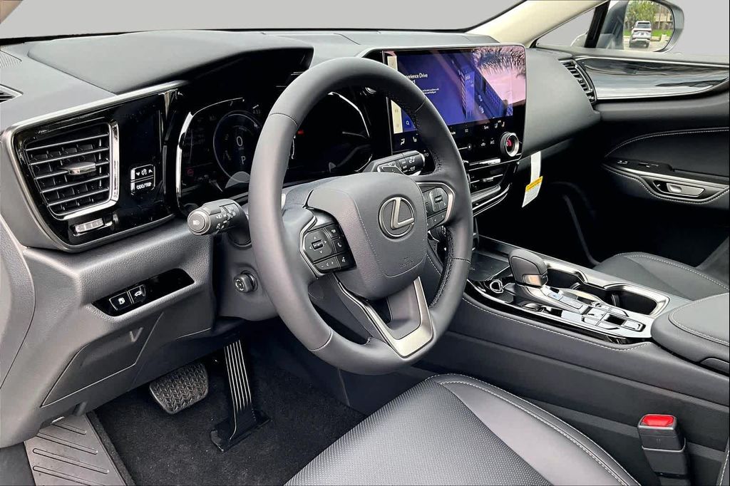 صورة 10 لـ 2026 Lexus NX 450H+ PREMIUM