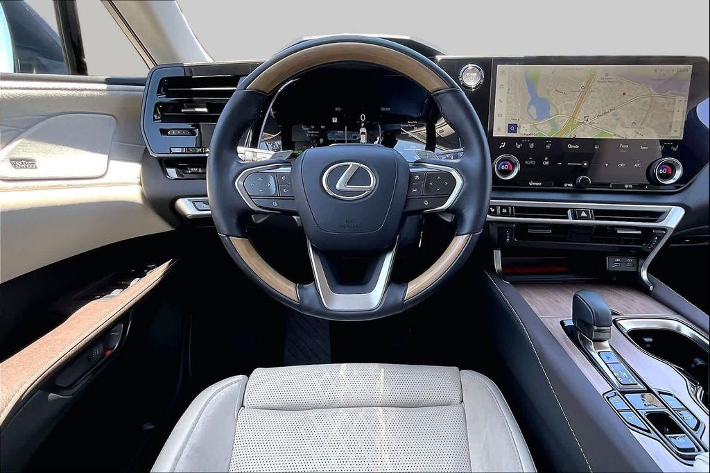 صورة 5 لـ 2026 Lexus RX 450H+ BASE