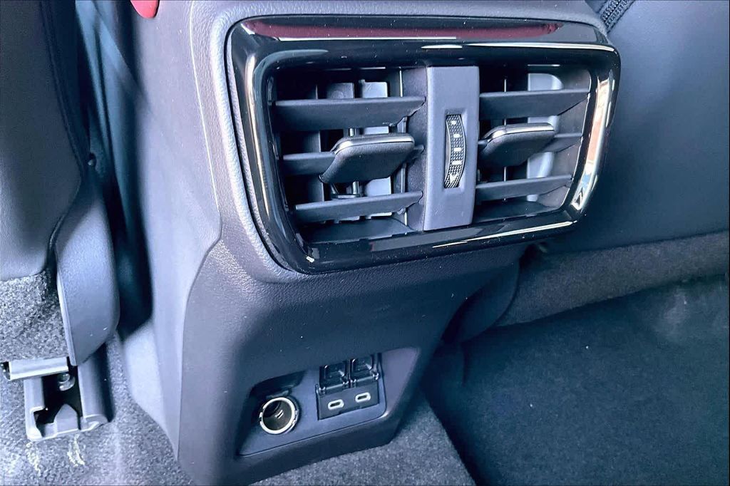 صورة مصغرة 13 لـ 2026 Lexus NX 350