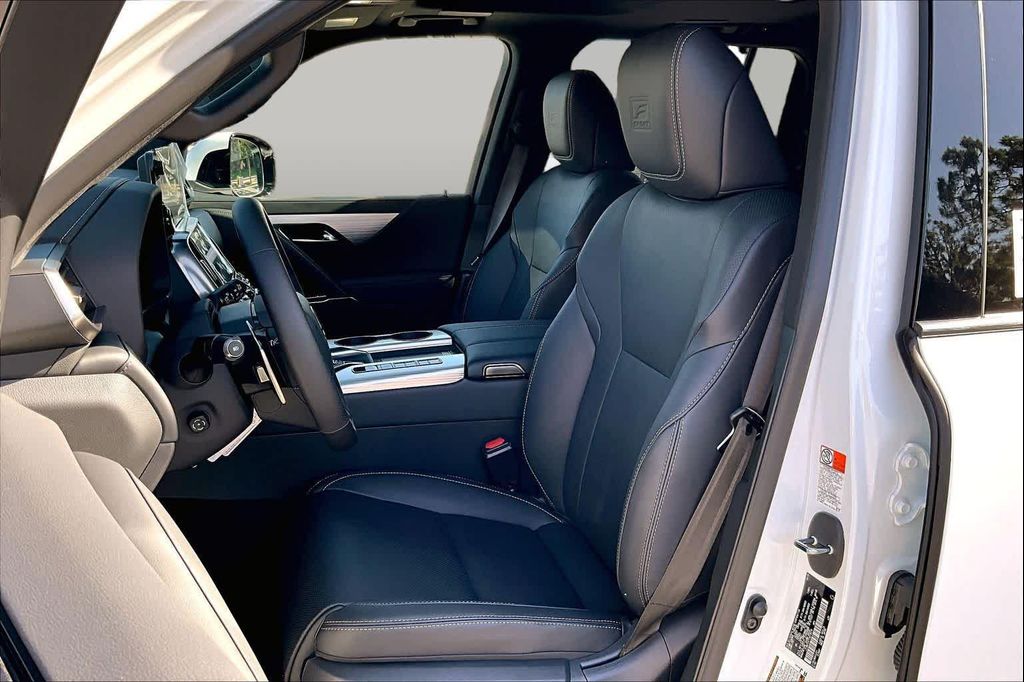 2026 Lexus LX 700H F SPORT HANDLING — миниатюра 18
