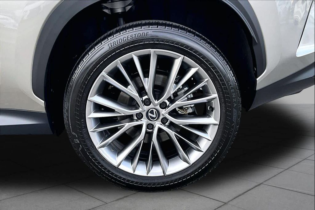 صورة 10 لـ 2024 Lexus NX 350 LUXURY