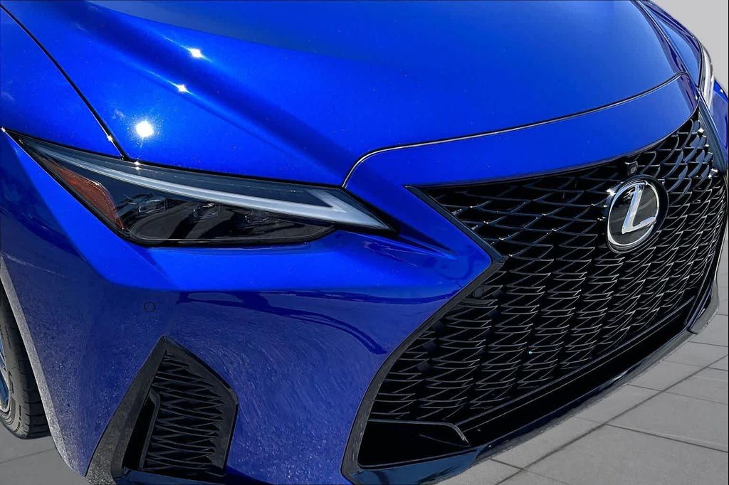 صورة مصغرة 28 لـ 2023 Lexus IS 350 BASE