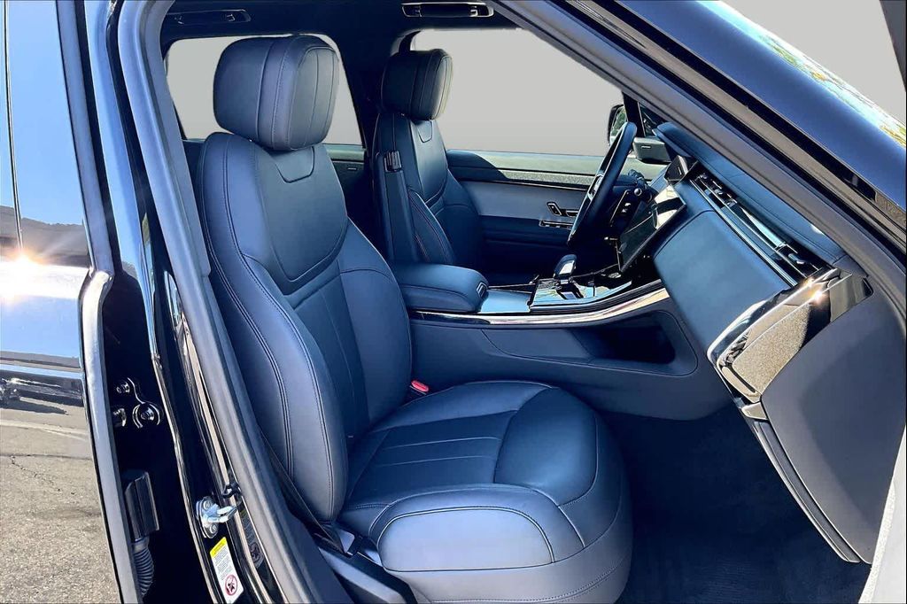 2025 LAND Rover RANGE ROVER SPORT SE — фото 8