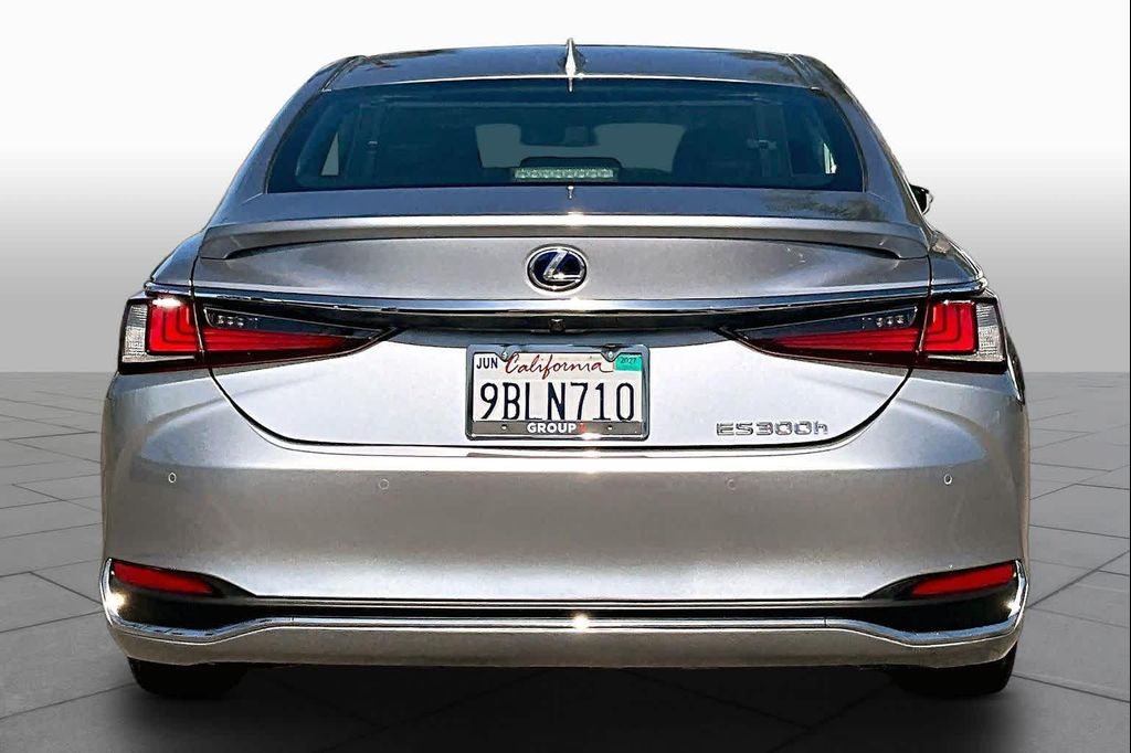 صورة 4 لـ 2022 Lexus ES 300H LUXURY