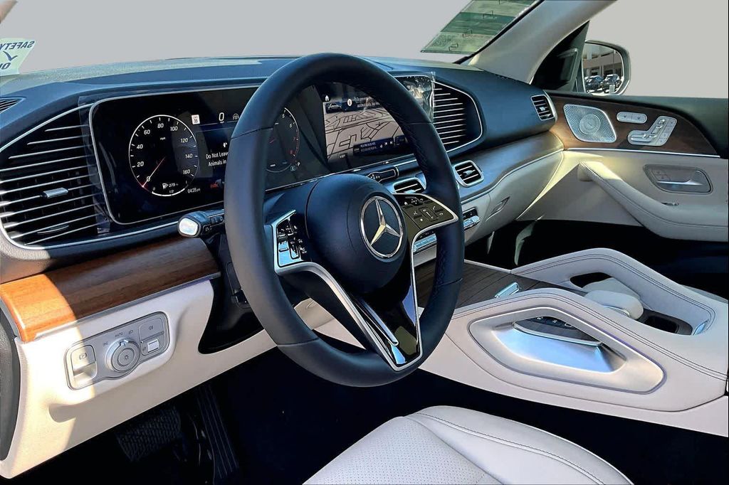 2026 Mercedes-BENZ GLE — миниатюра 16