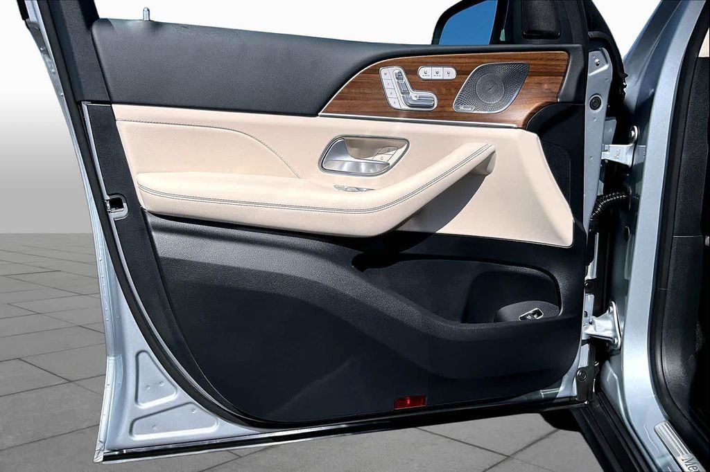 2026 Mercedes-BENZ GLE — миниатюра 20