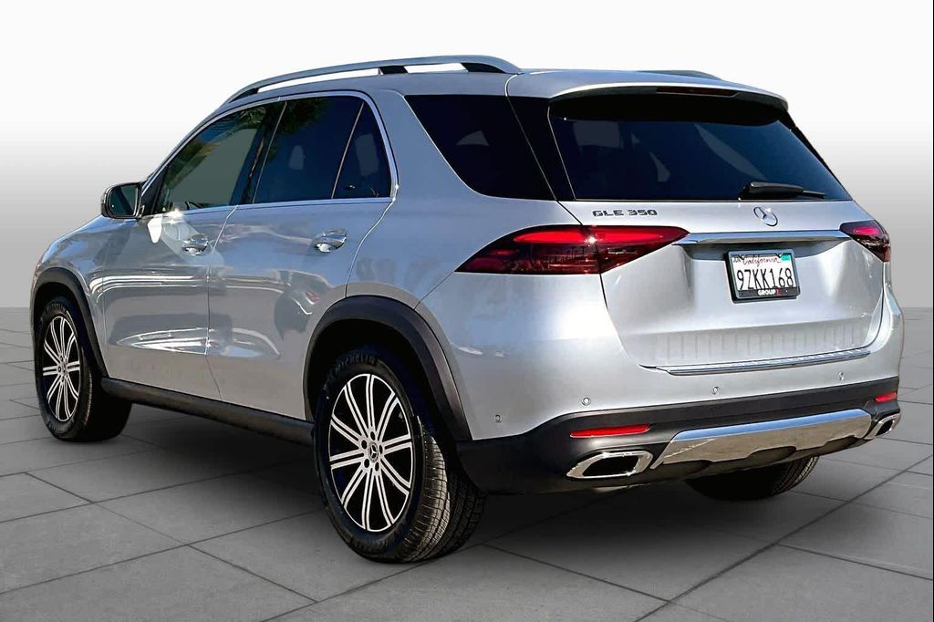 2026 Mercedes-BENZ GLE — миниатюра 11