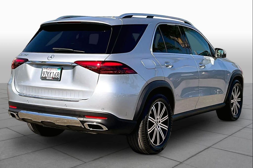 2026 Mercedes-BENZ GLE — миниатюра 12