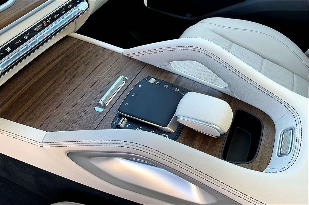 2026 Mercedes-BENZ GLE — миниатюра 15