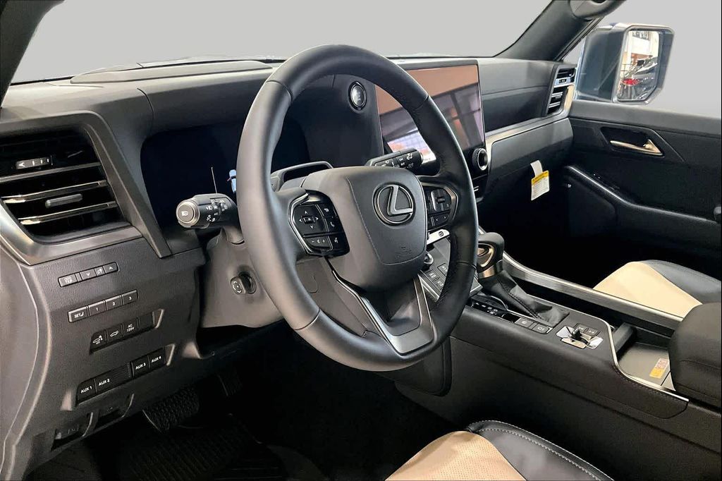 صورة 10 لـ 2026 Lexus GX 550 OVERTRAIL+