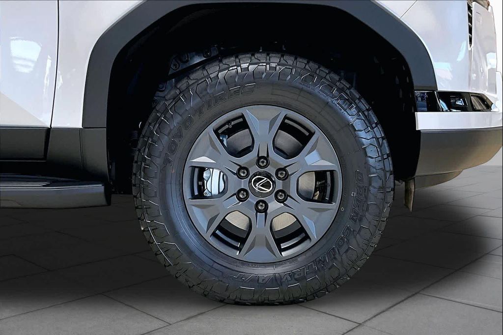 صورة 9 لـ 2026 Lexus GX 550 OVERTRAIL+