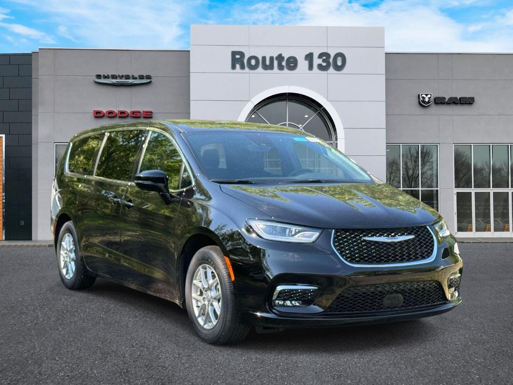 New 2026 Chrysler Pacifica Select