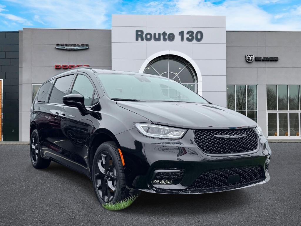 New 2026 Chrysler Pacifica Select AWD