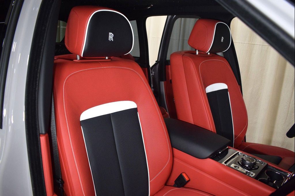 صورة مصغرة 23 لـ 2026 ROLLS-ROYCE CULLINAN BLACK BADGE