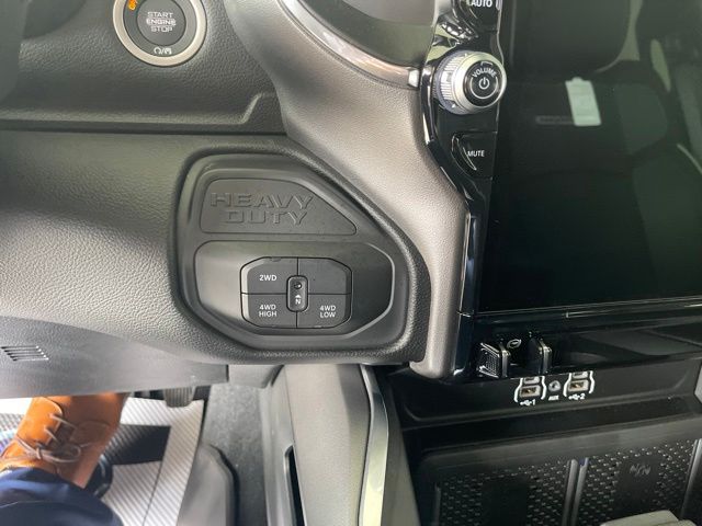2026 RAM 3500 LARAMIE CREW CAB 4X4 8' BOX — миниатюра 25
