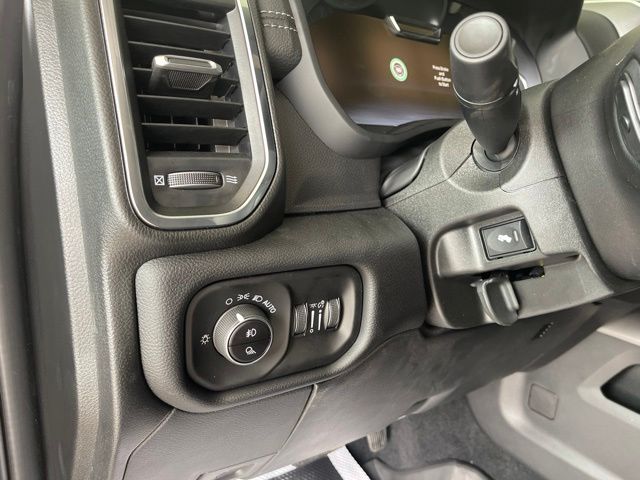 2026 RAM 3500 LARAMIE CREW CAB 4X4 8' BOX — миниатюра 21