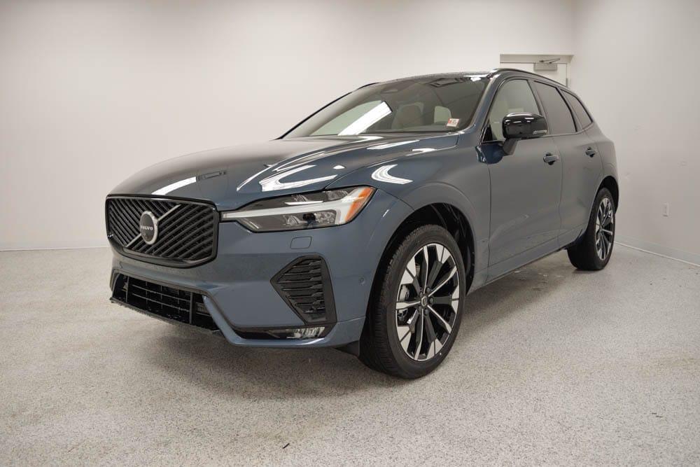 2026 Volvo XC60 B5 PLUS photo 3