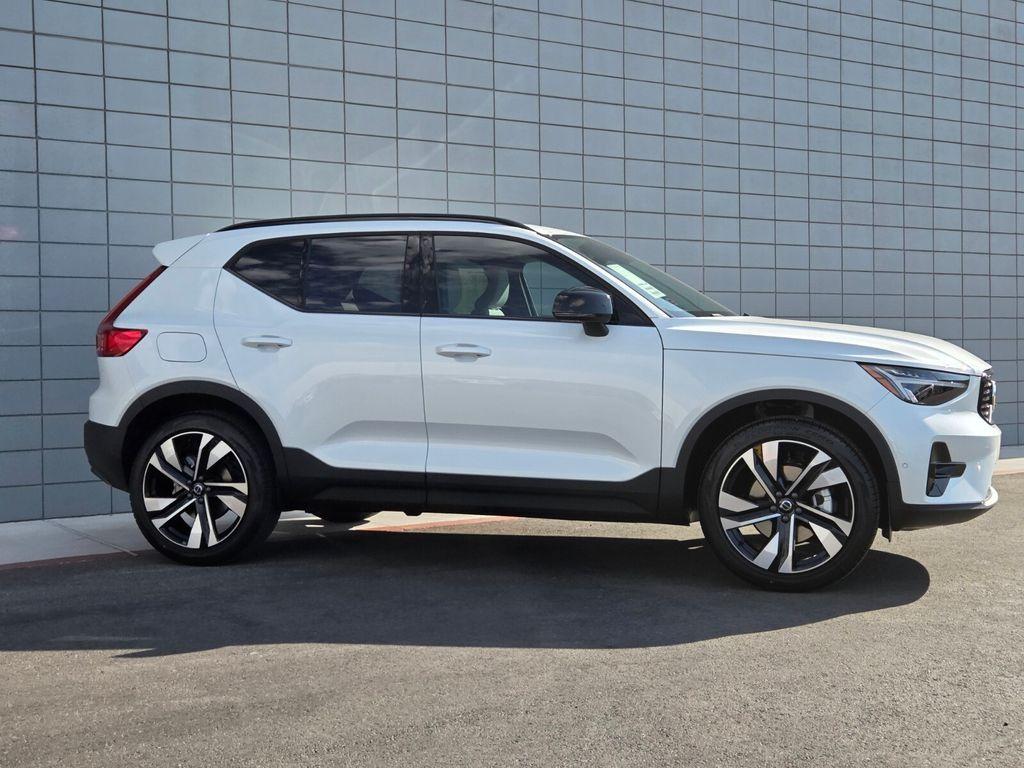 صورة 7 لـ 2026 Volvo XC40 B5 PLUS