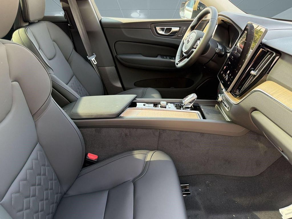 2026 Volvo XC60 B5 PLUS — миниатюра 30