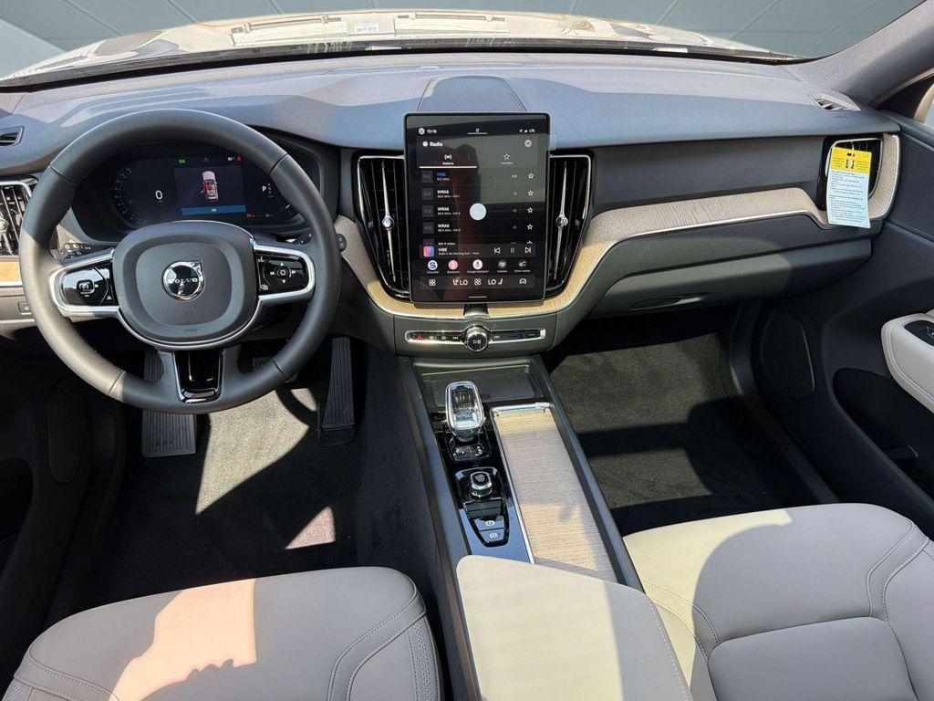 2026 Volvo XC60 B5 PLUS thumbnail 25