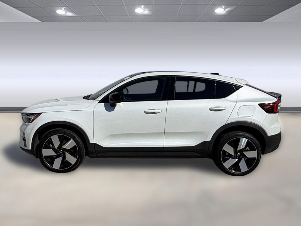 صورة 2 لـ 2023 Volvo C40 RECHARGE PURE ELECTRIC TWIN ULTIMATE
