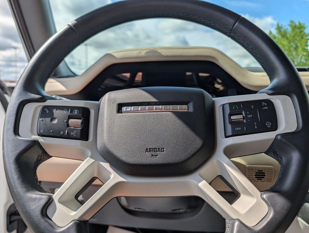 2024 LAND Rover DEFENDER 110 P300 — фото 24