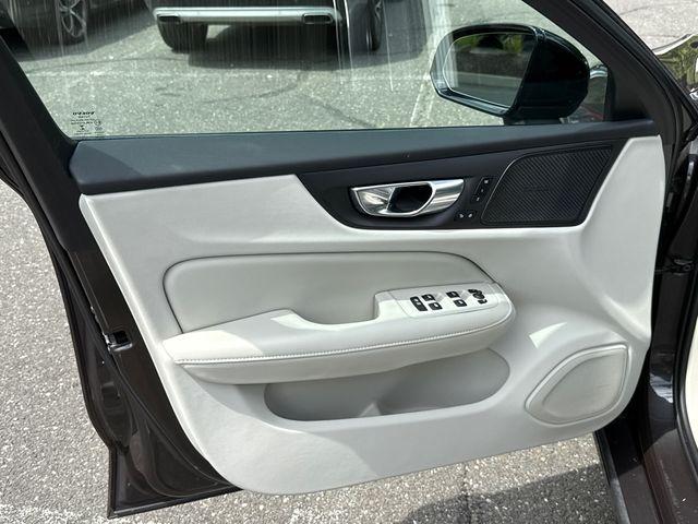 صورة 9 لـ 2023 Volvo S60 B5 PLUS DARK THEME