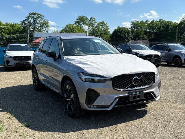 2026 Volvo XC60 B5 PLUS photo 5