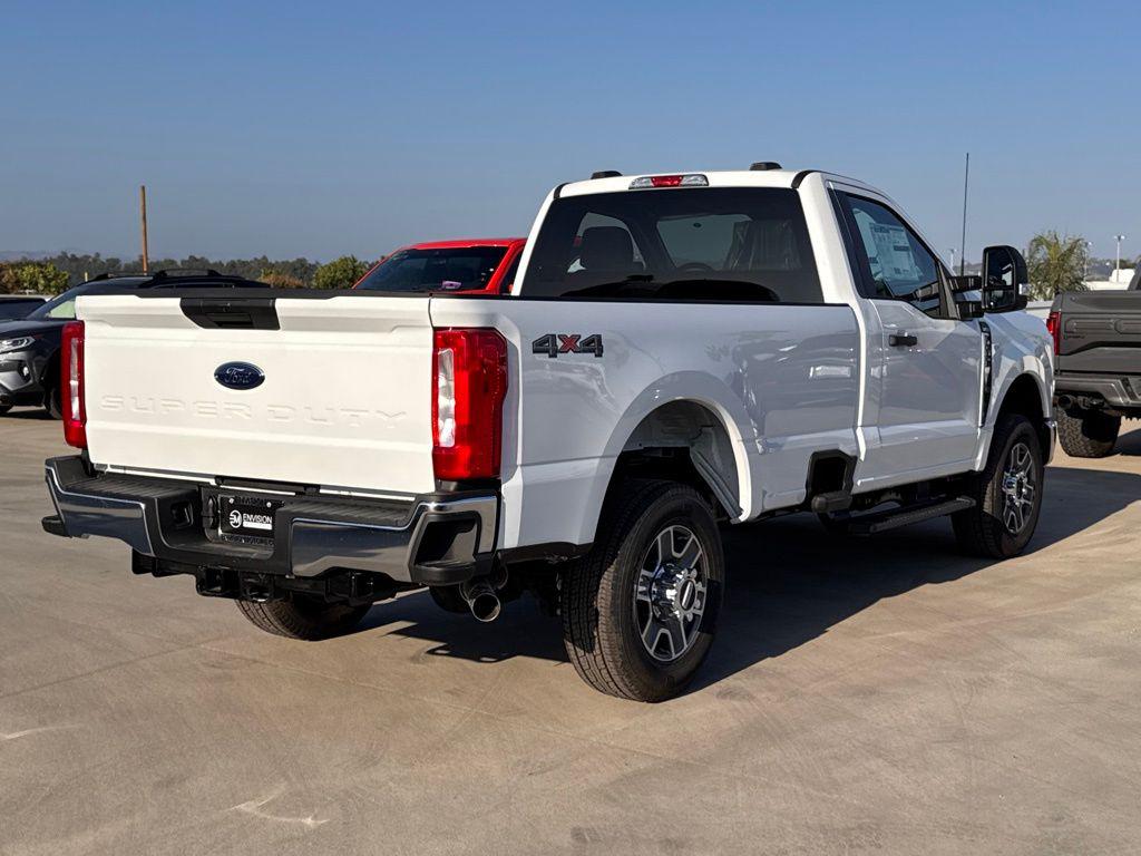 2025 FORD F-350 XLT — миниатюра 12