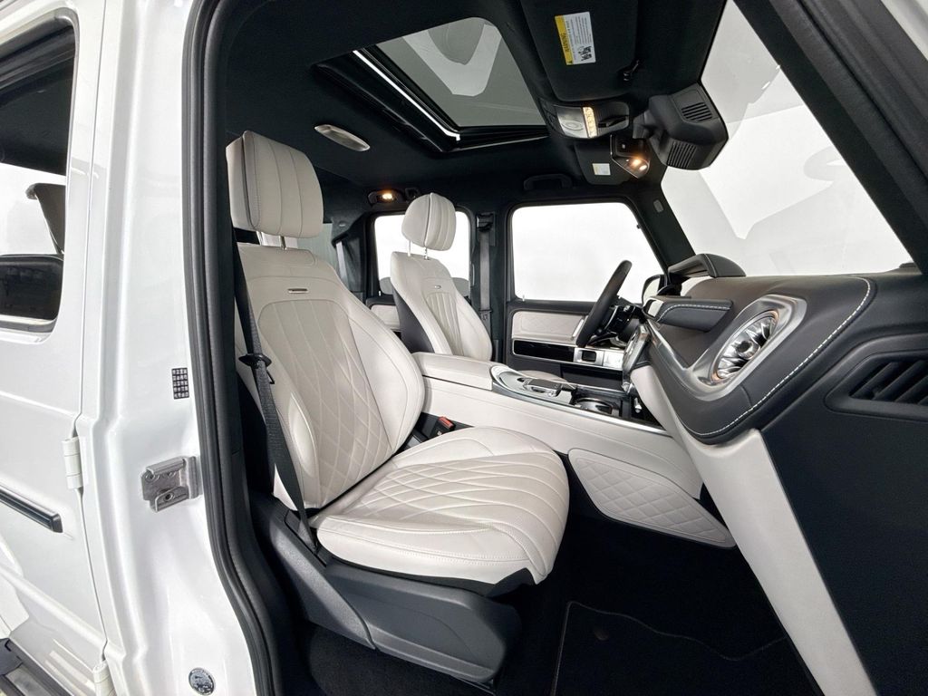 2025 Mercedes-BENZ AMG G 63 缩略图 31