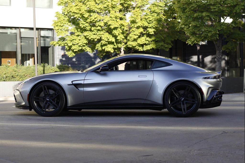2025 Aston Martin VANTAGE COUPE — фото 9