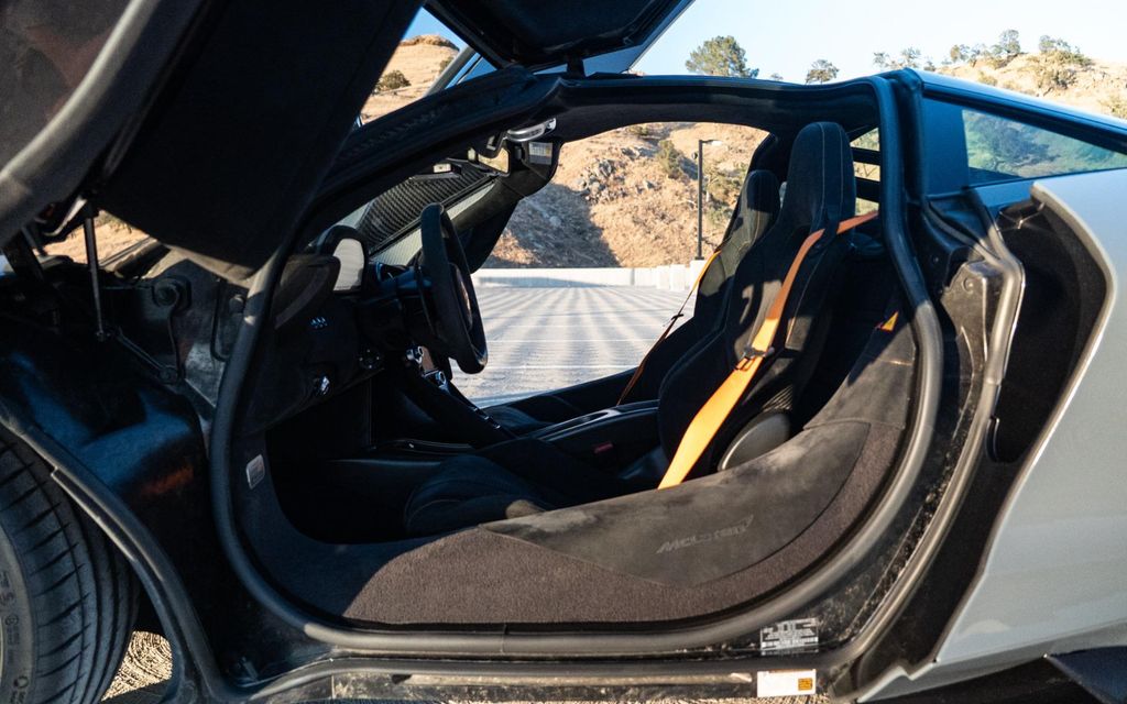 2021 Mclaren 765LT COUPE photo 2