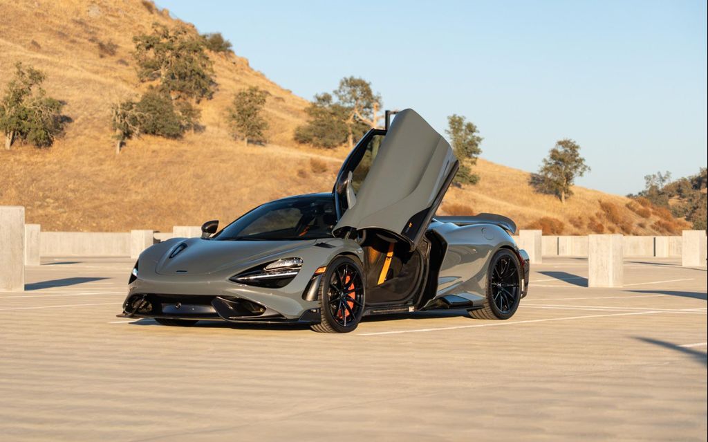 2021 Mclaren 765LT COUPE photo 3
