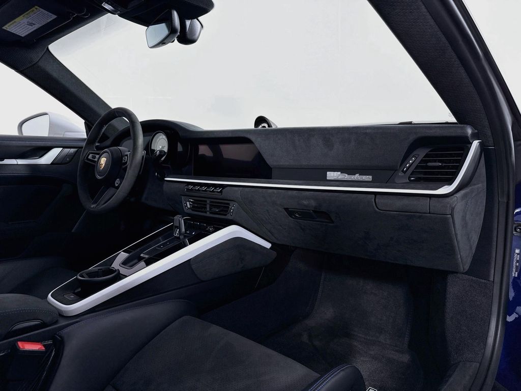 صورة 30 لـ 2023 Porsche 911 DAKAR