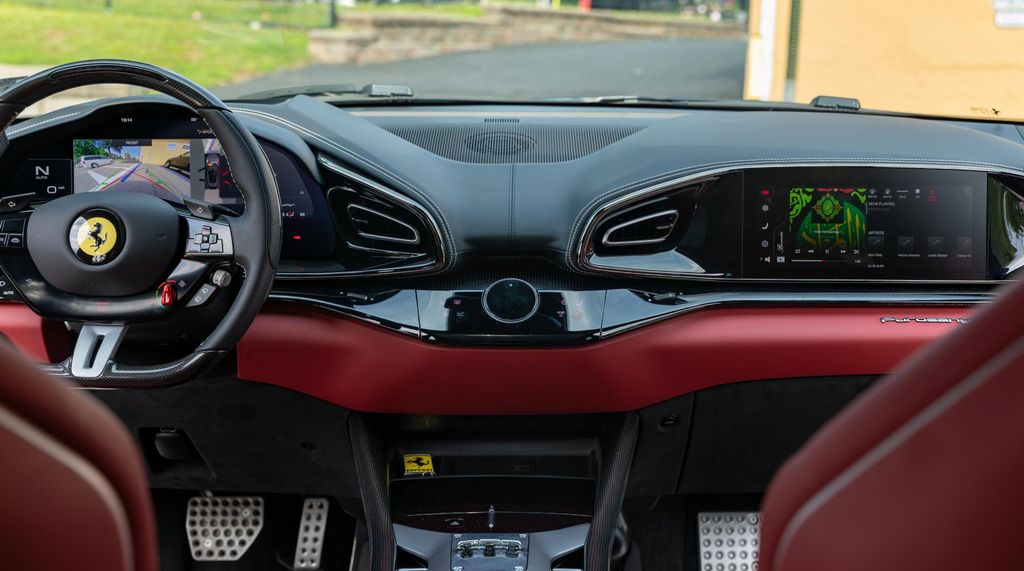 صورة 38 لـ 2026 Ferrari PUROSANGUE SUV