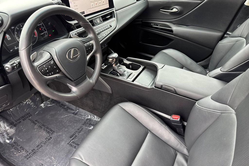 صورة 10 لـ 2023 Lexus ES 350 BASE