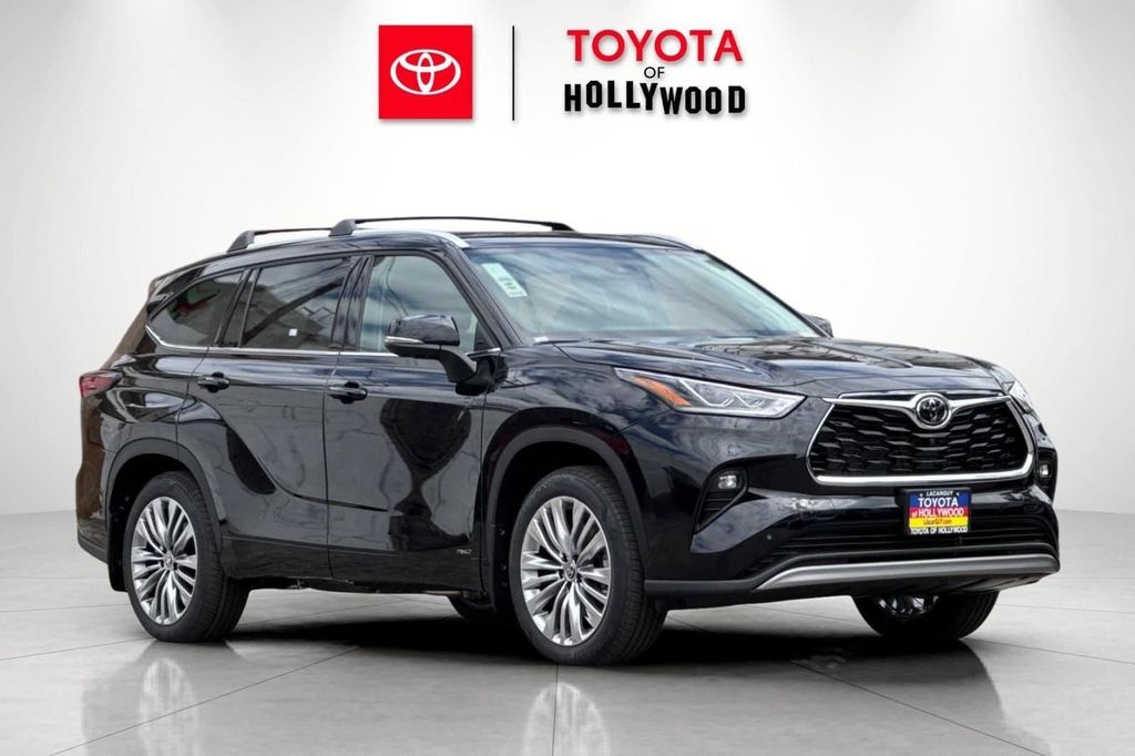 New 2026 Toyota Highlander Hybrid Platinum
