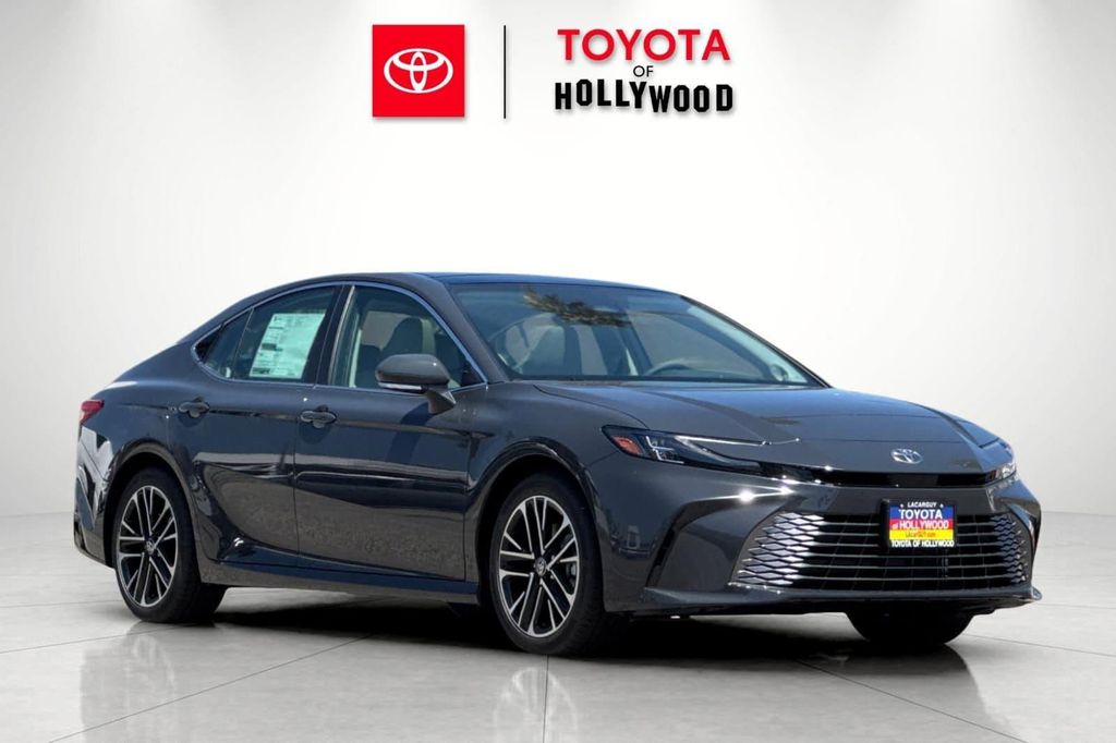 TOYOTA CAMRY - 1
