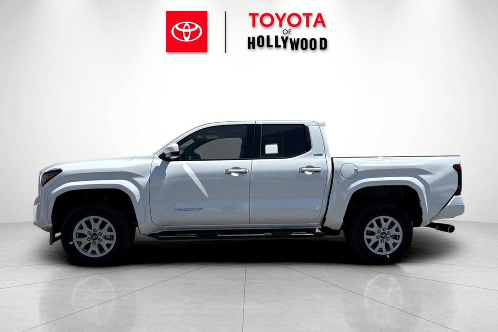 صورة 8 لـ 2026 Toyota TACOMA SR5