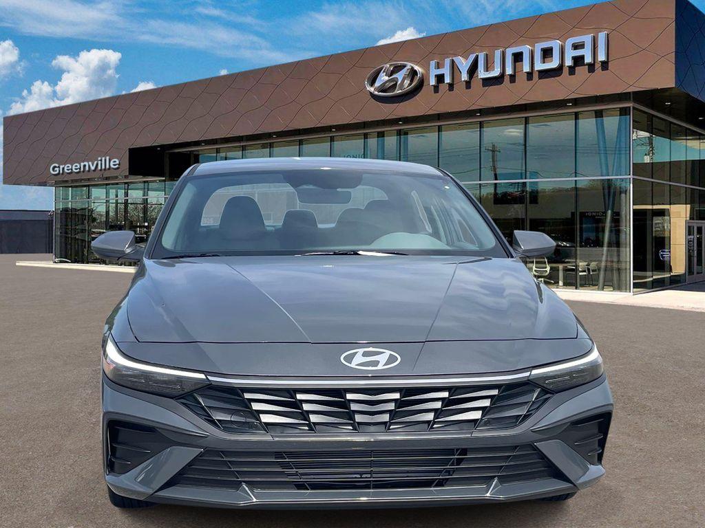 New 2026 Hyundai ELANTRA SE