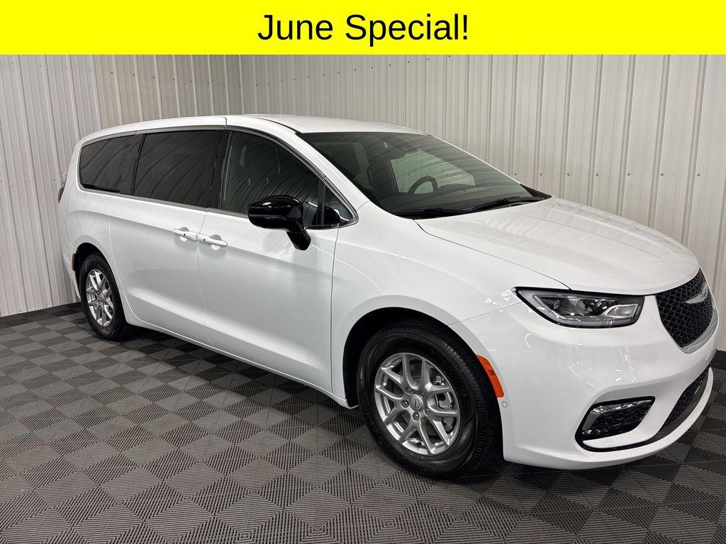 New 2026 Chrysler Pacifica Select