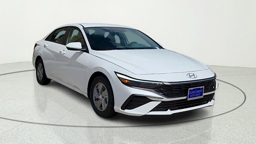 New 2026 Hyundai ELANTRA SE