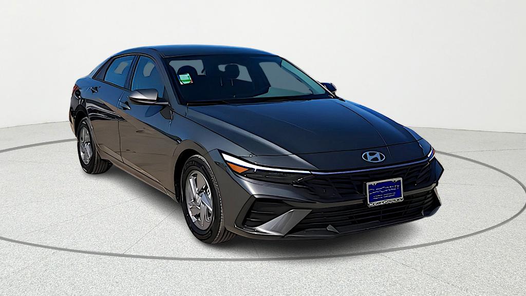 New 2026 Hyundai ELANTRA SE