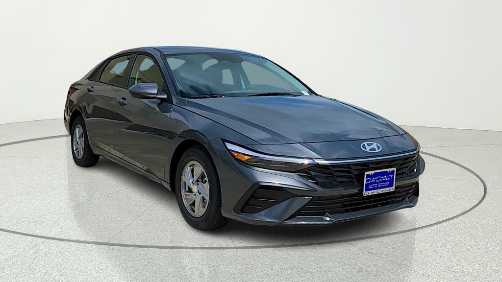 New 2026 Hyundai ELANTRA SE