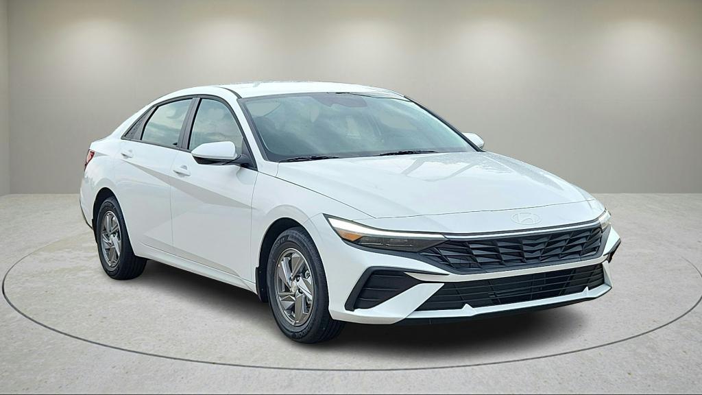 New 2026 Hyundai ELANTRA SE