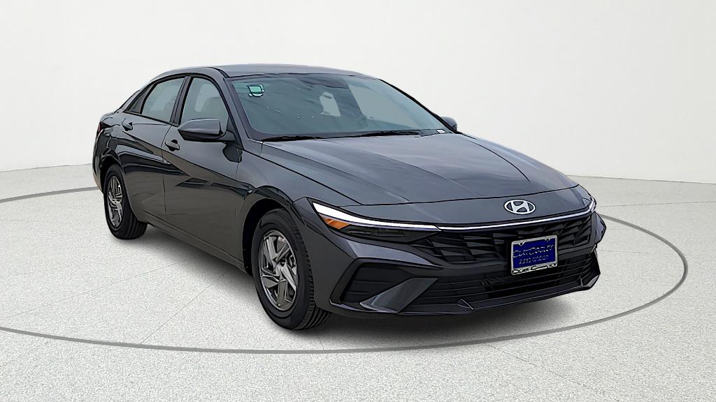 New 2026 Hyundai ELANTRA SE