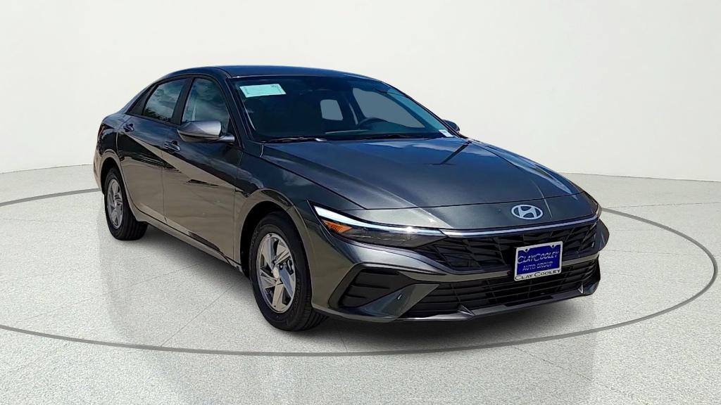 New 2026 Hyundai ELANTRA SE