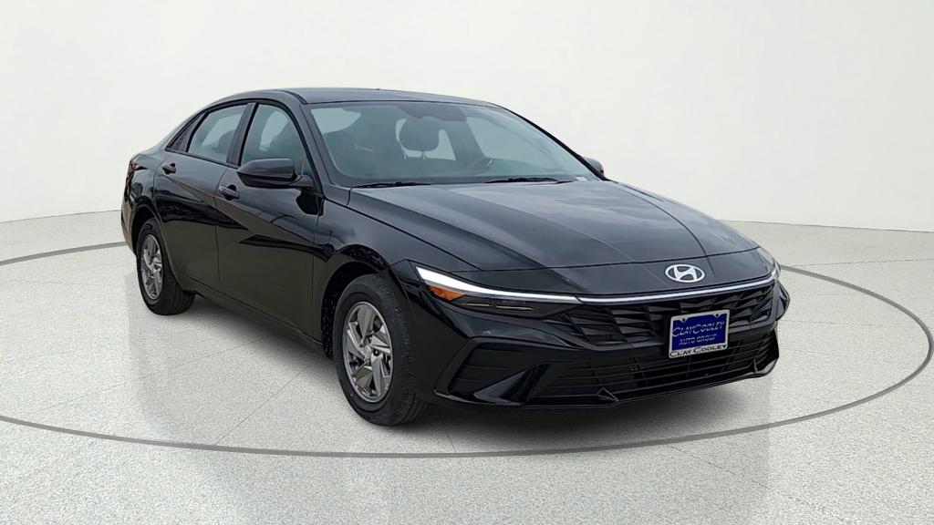 New 2026 Hyundai ELANTRA SE